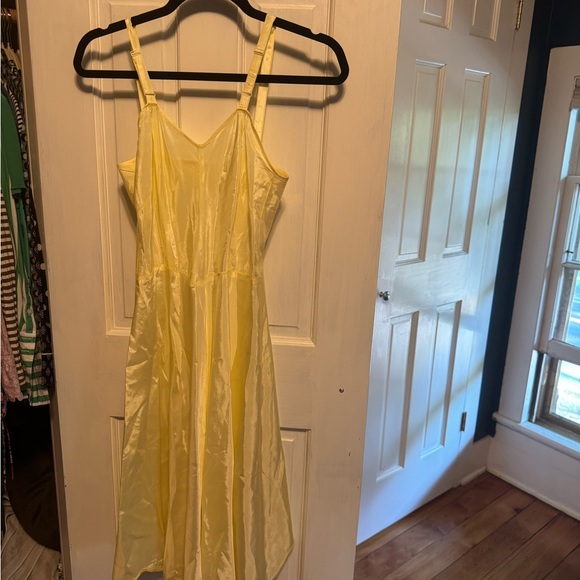 Vintage handmade yellow gardening themed dress - Picture 9 of 9